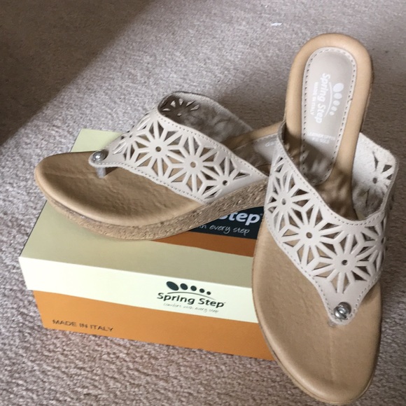 Spring Step Shoes - NWT faux cork wedges. Size 10 - 2 1/2” heel
